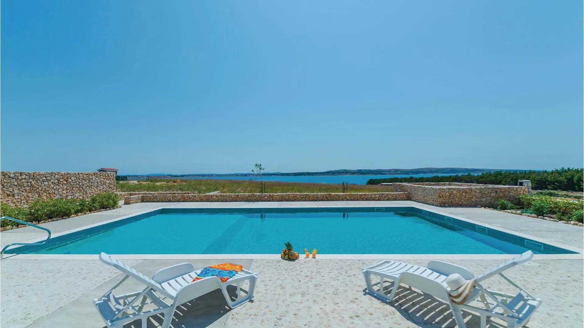 Cozy Apartment In Povljana With House Sea View