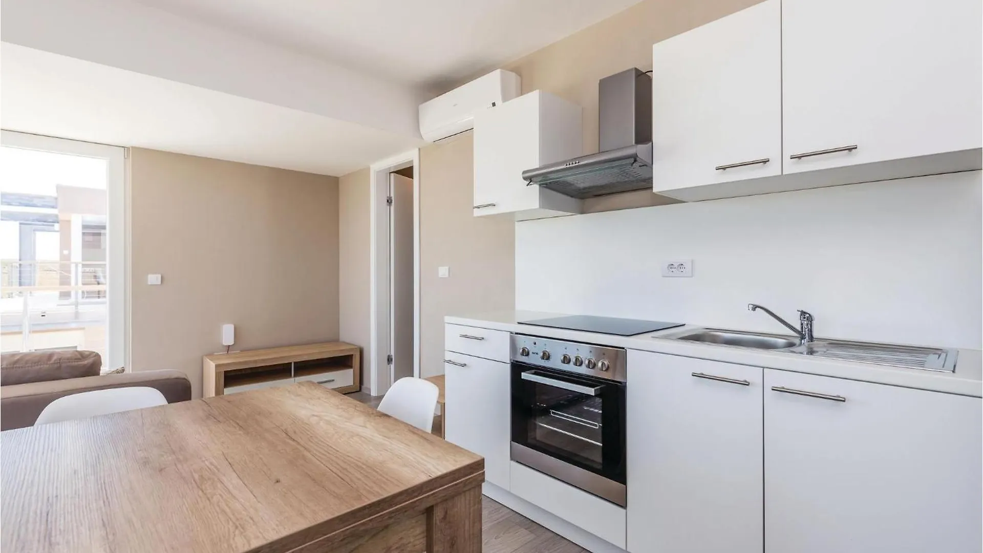 Cozy Apartment In Povljana With House Sea View