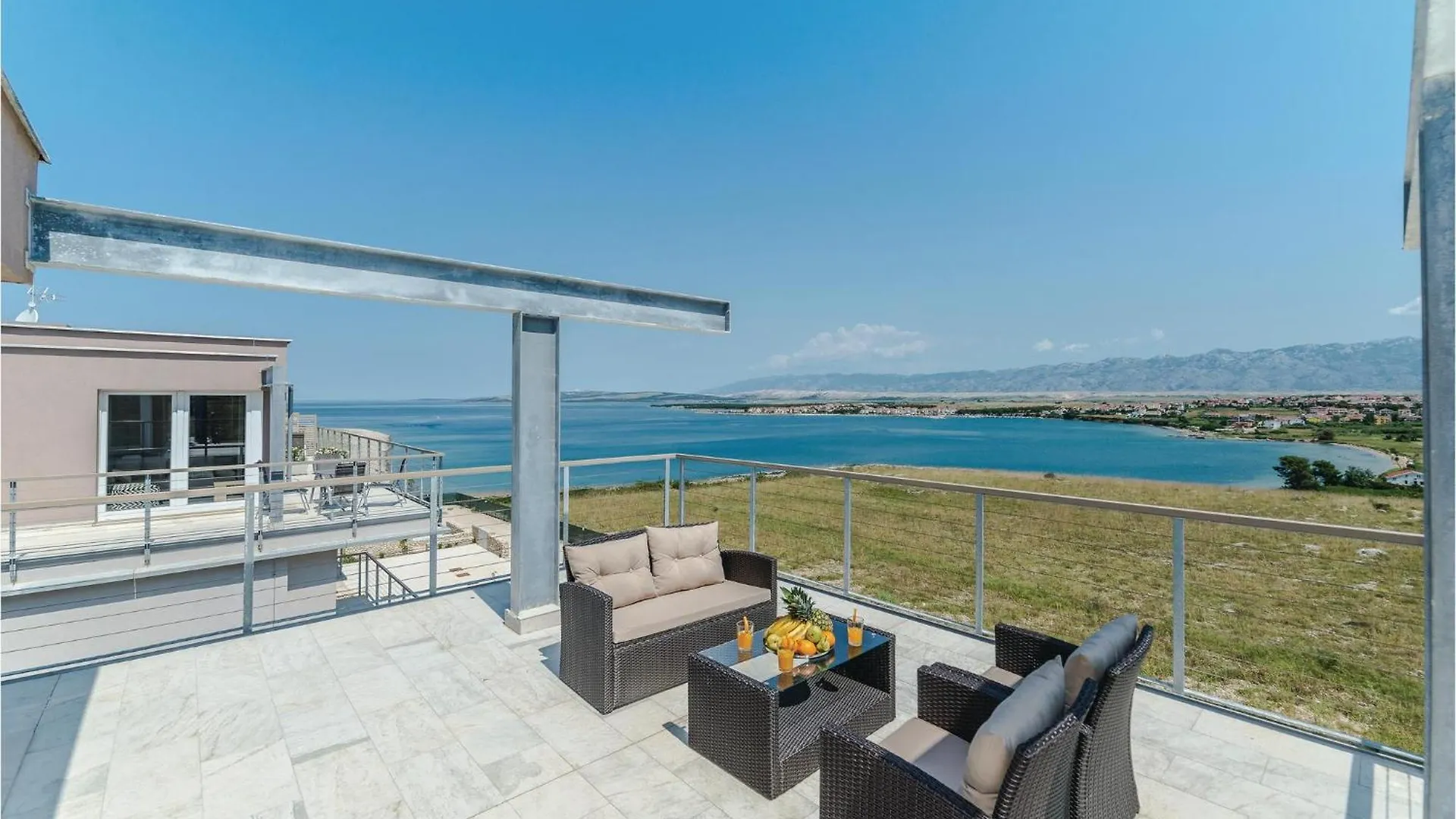 Cozy Apartment In Povljana With House Sea View