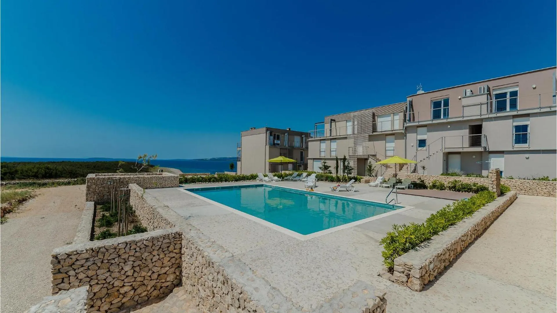Cozy Apartment In Povljana With House Sea View