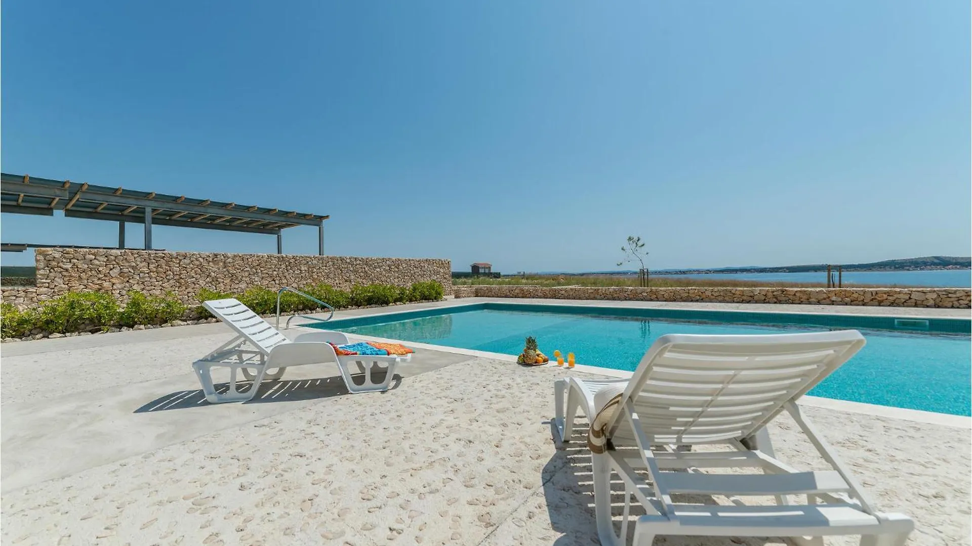 Cozy Apartment In Povljana With House Sea View
